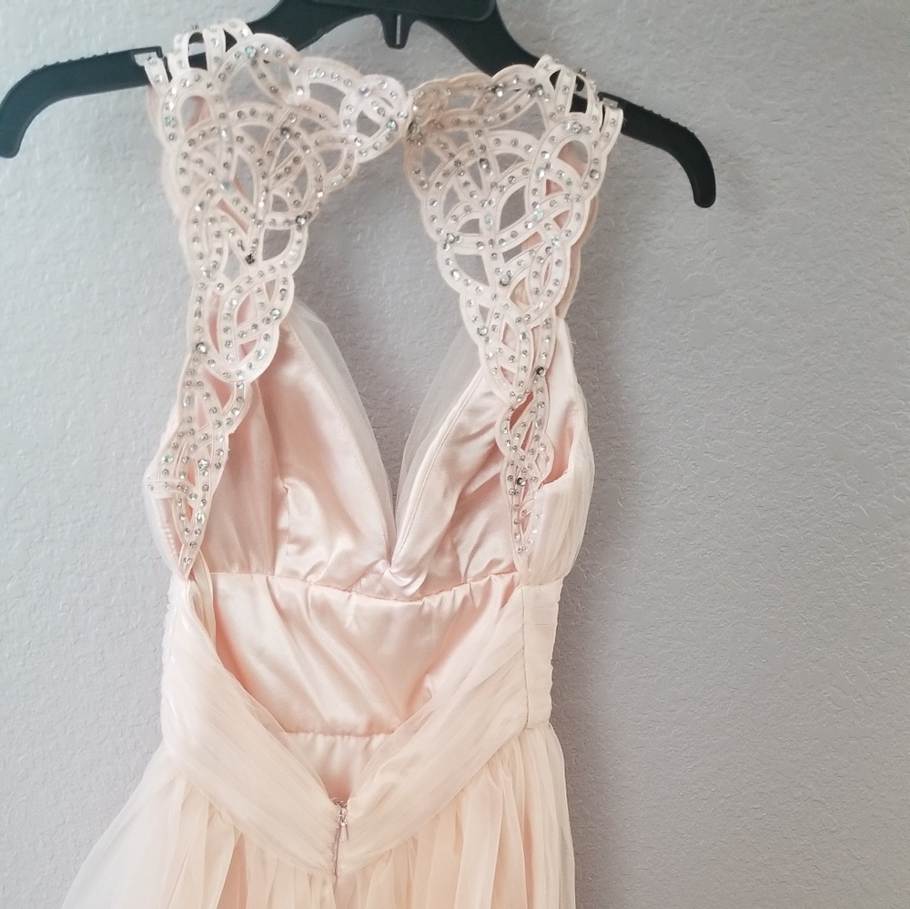 Beautiful short dress - Picture 2 of 3